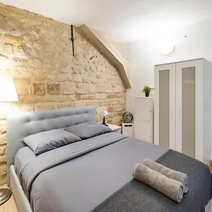 Appartement Entre Opera Et Montmartre, Parijs