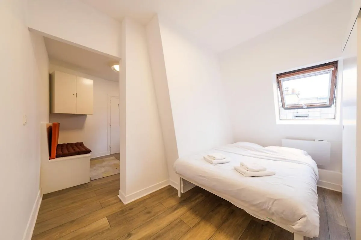 Beautiful Studio Trudaine-Marguerite Paris France
